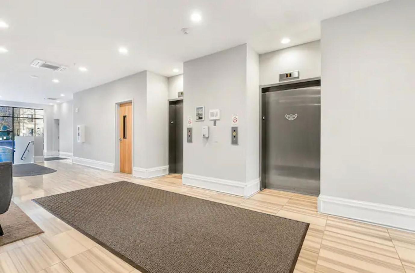 Palatial 1br W Rooftop Pool Apartment Philadelphia