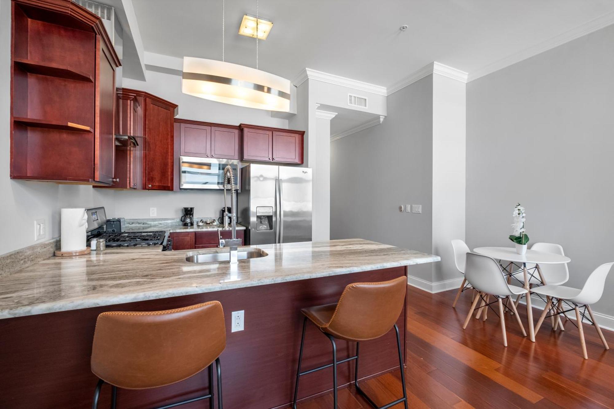 Palatial 1br W Rooftop Pool Apartment Philadelphia