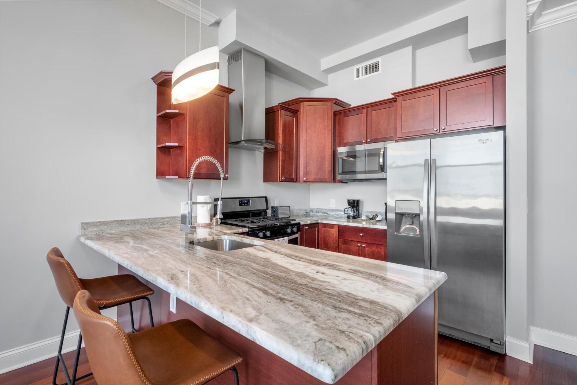 Palatial 1br W Rooftop Pool Apartment *