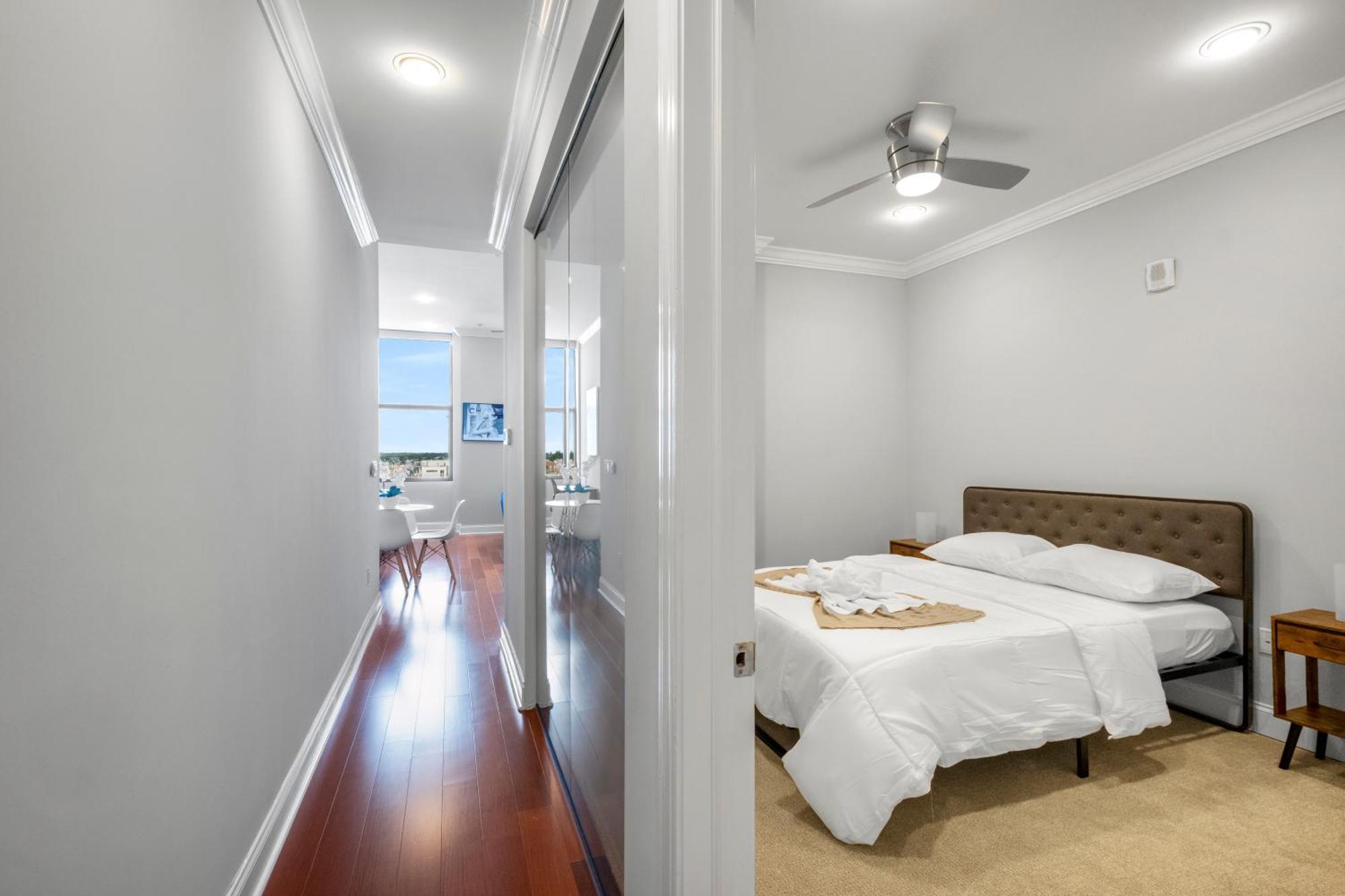 Palatial 1br W Rooftop Pool * Philadelphia