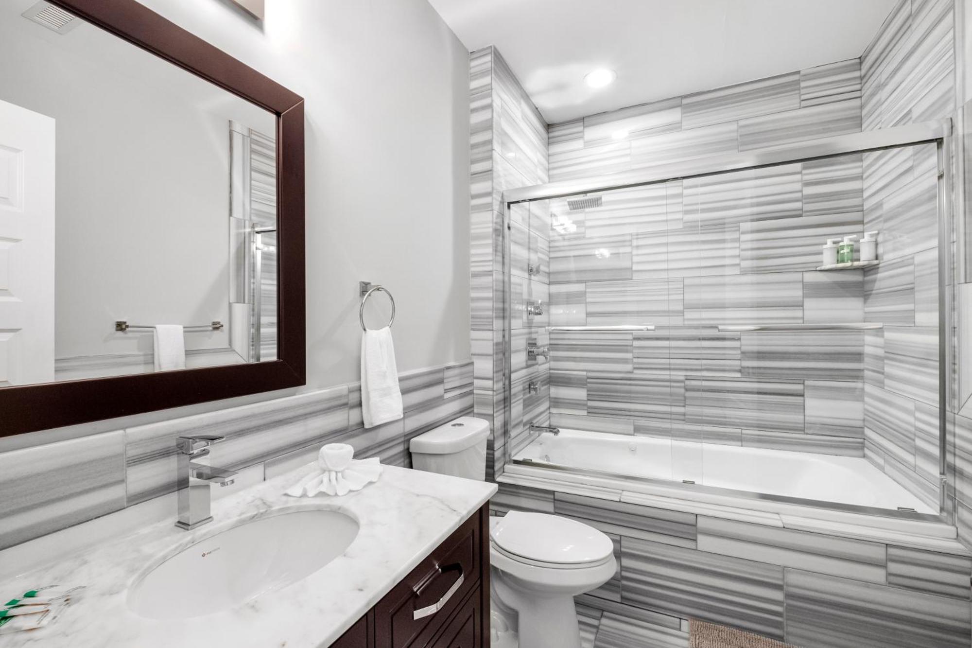 Palatial 1br W Rooftop Pool * Philadelphia