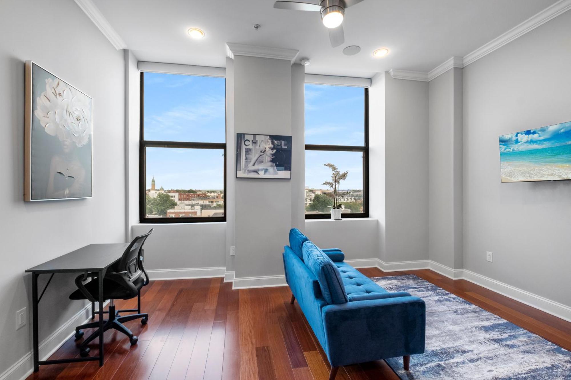Palatial 1br W Rooftop Pool Apartment