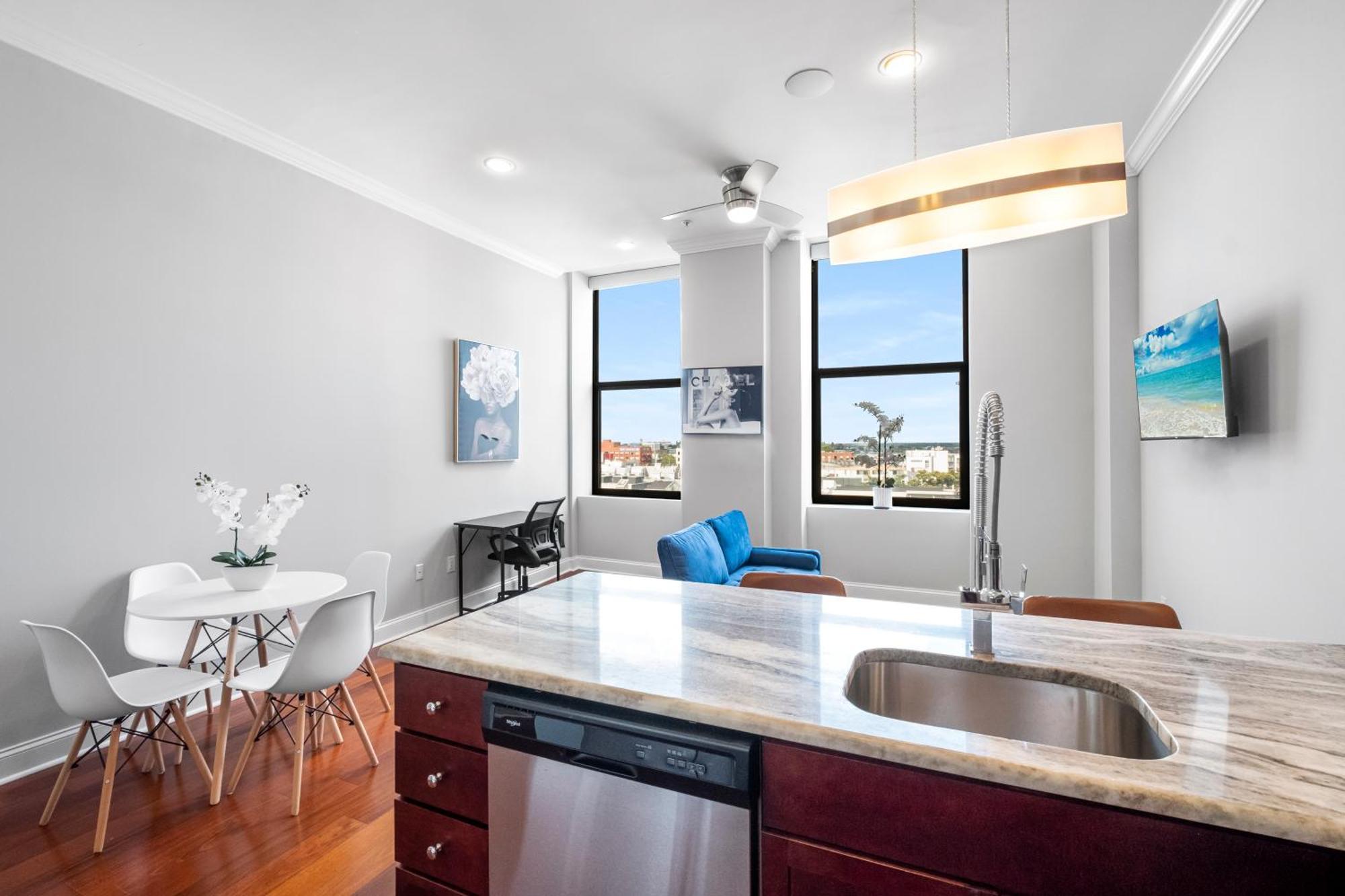 Apartment Palatial 1br W Rooftop Pool Philadelphia